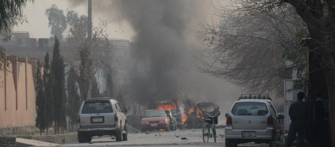 Παραλίγο τραγωδία στις ΗΠΑ: Βυτιοφόρο πήγε να πέσει πάνω σε διαδηλωτές στη Μινεάπολη (βίντεο)